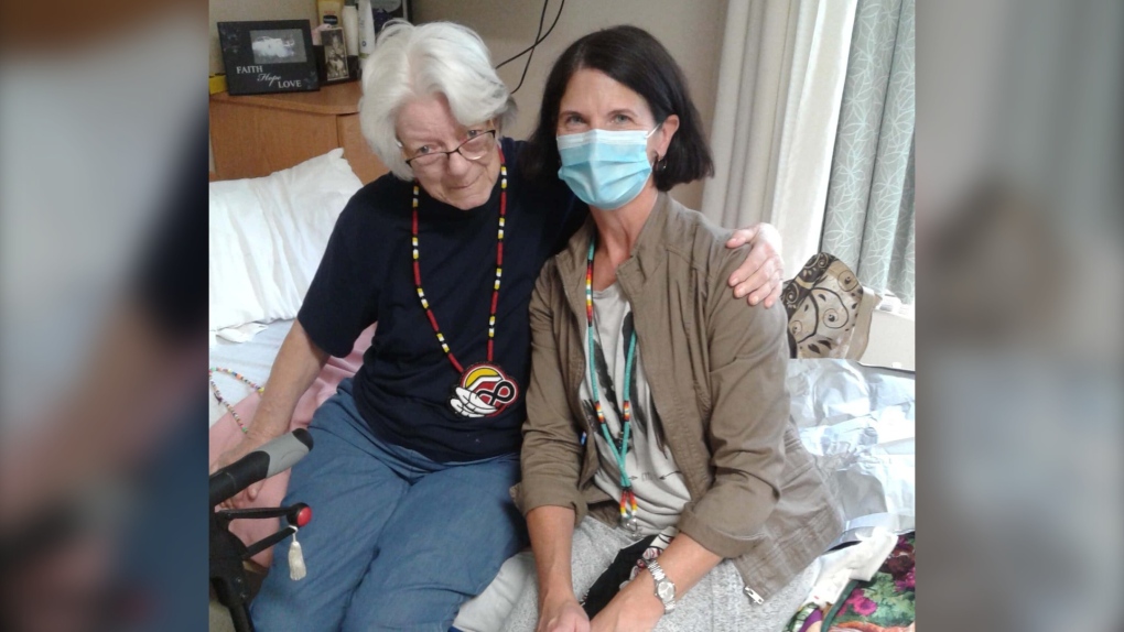 Lidia Tromp and Wanda Chorney. (Ontario Aboriginal Housing Services)