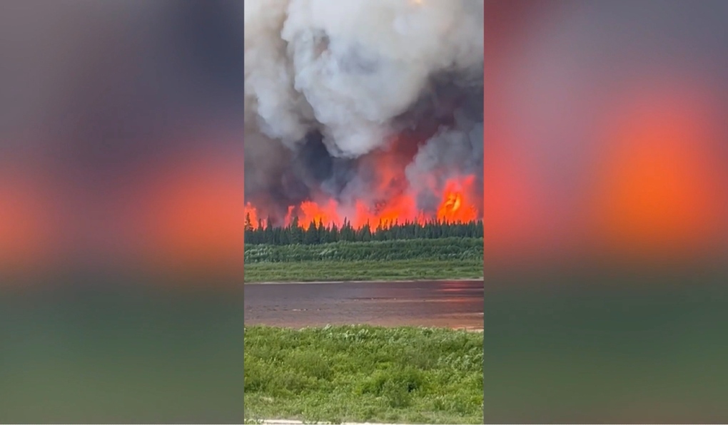 Timmins-James Bay MP Charlie Angus said Friday the wildfire raging near Fort Albany First Nation has become a traumatic experience for people who live in that community and in nearby Kashechewan. 