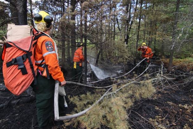 Ontario FireRangers working on Parry Sound 33 fire