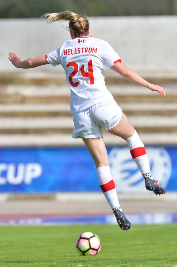 jenna in the air at 2018 Algarve Cup