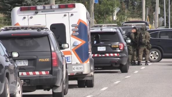 Timmins police standoff with man barricaded in apt