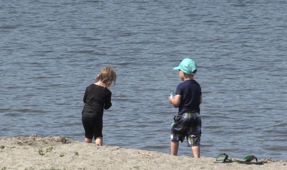 Kids playing at the shore of Sudbury's Moonlight